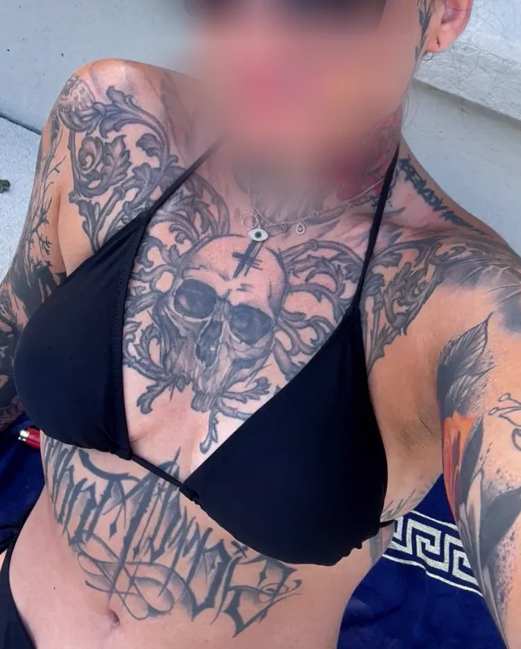 Nina, 32